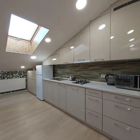 Two-bedroom Near Forum *